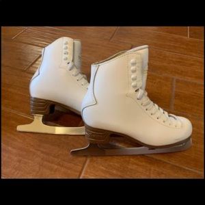 Jackson Artiste Ice Skates